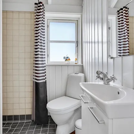 بيت للعطل 5 Bedroom Amazing In Haderslev Flovt