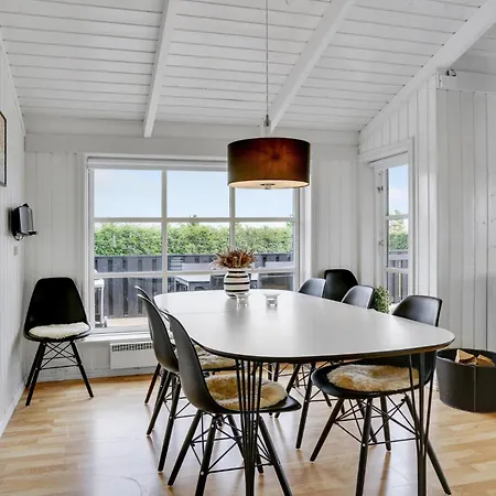 5 Bedroom Amazing In Haderslev بيت للعطل