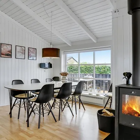 5 Bedroom Amazing In Haderslev بيت للعطل *