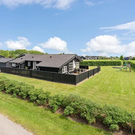 5 Bedroom Amazing In Haderslev بيت للعطل *