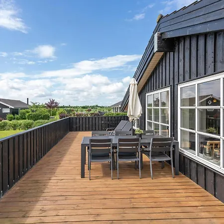 5 Bedroom Amazing In Haderslev بيت للعطل